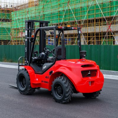 Xe nâng địa hình UN 2,5-3,5 tấn ( 2 cầu )