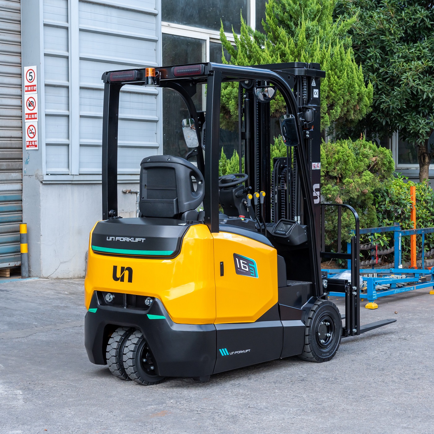 Xe nâng điện  3 bánh UN 1,6 tấn FB16 FE Series